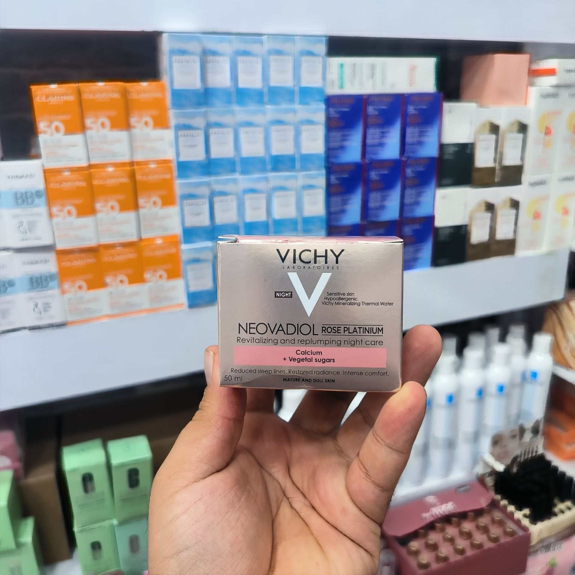 کرم دور چشم ویشی 50 میل مدل Neovadiol Rose Platinum ضد چروک و روشن کننده